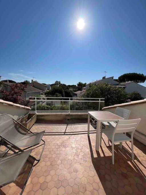Magnifique Appartement Traversant Avec Vue Sur Le Golf La Grande Motte Bagian luar foto